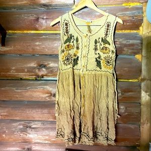 Beach dress with embroidery elephants